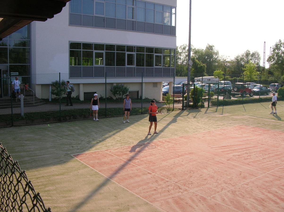 Sport Und Tagungshotel Kenzingen Zewnętrze zdjęcie
